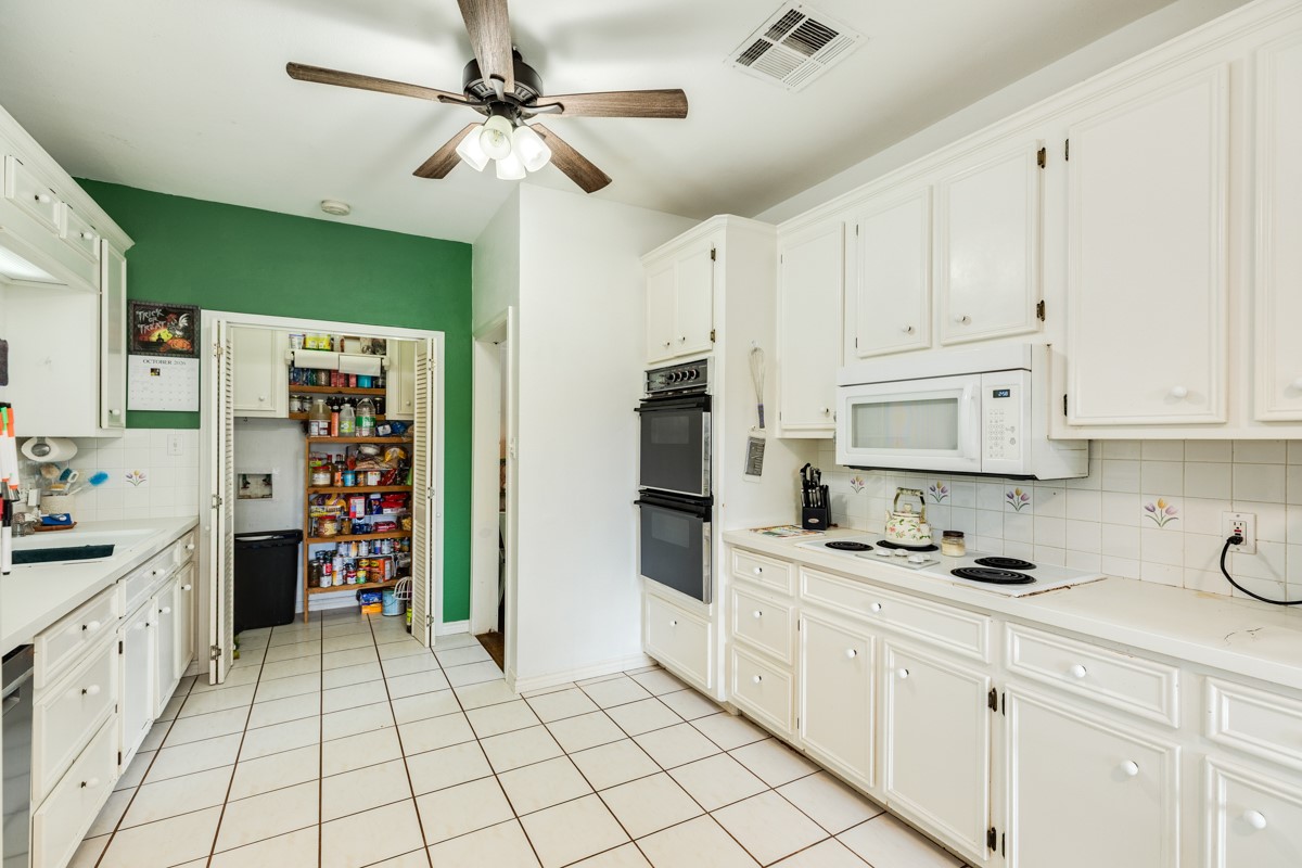 206 S 15th Street, West Columbia, TX 77486