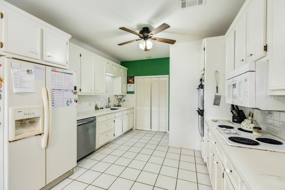 206 S 15th Street, West Columbia, TX 77486