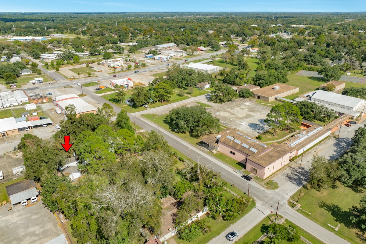 206 S 15th Street, West Columbia, TX 77486