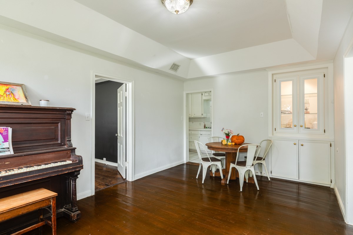 206 S 15th Street, West Columbia, TX 77486