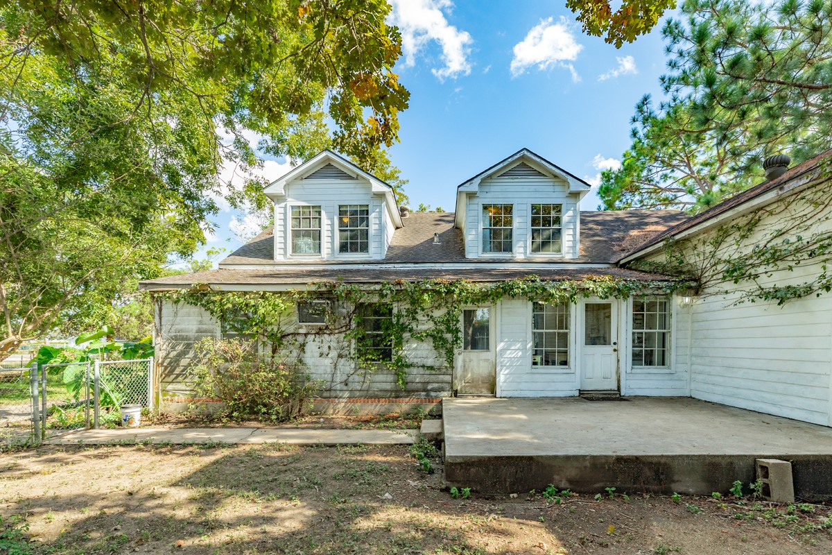 206 S 15th Street, West Columbia, TX 77486