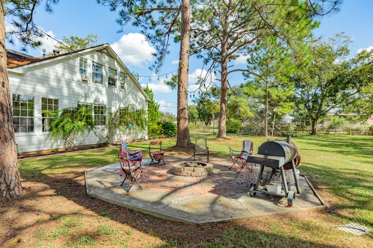 206 S 15th Street, West Columbia, TX 77486