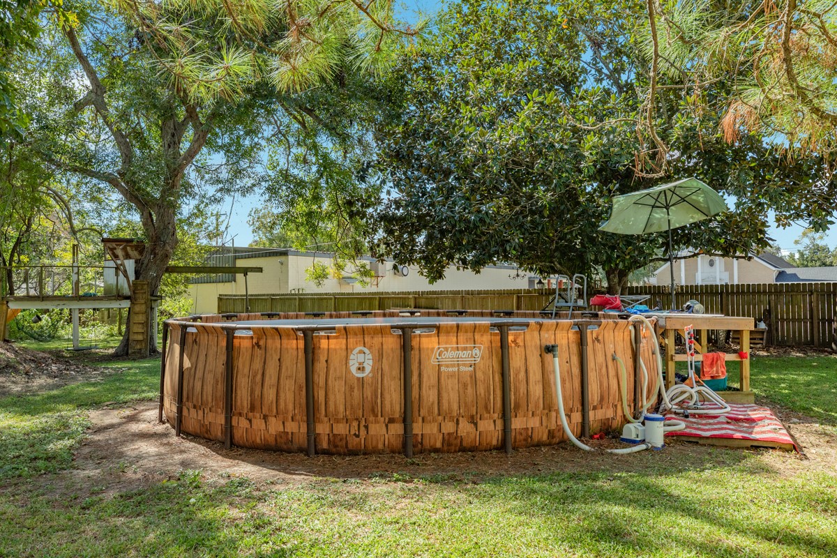 206 S 15th Street, West Columbia, TX 77486