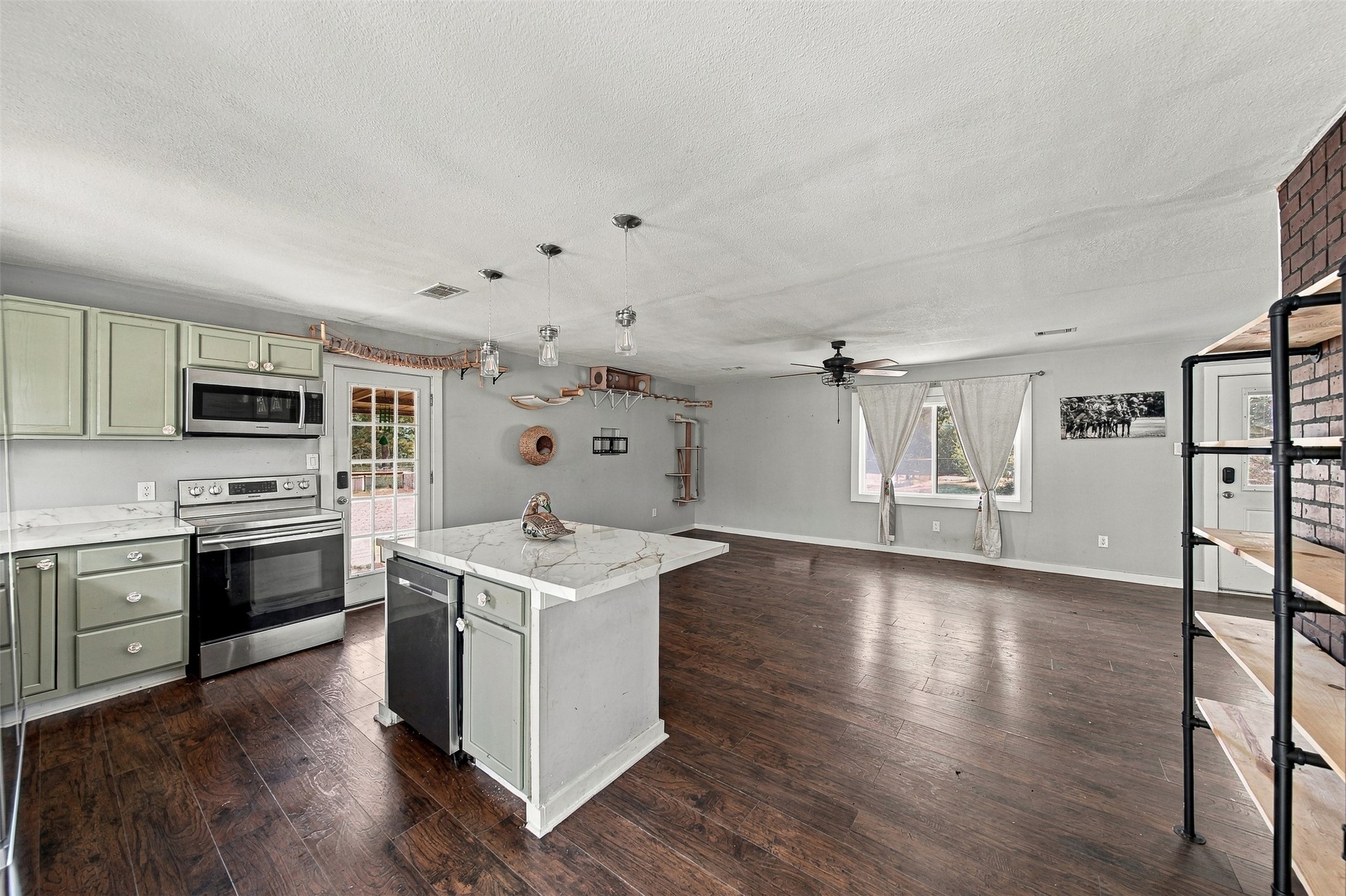 36576 Howell Road, Hempstead, TX 77445