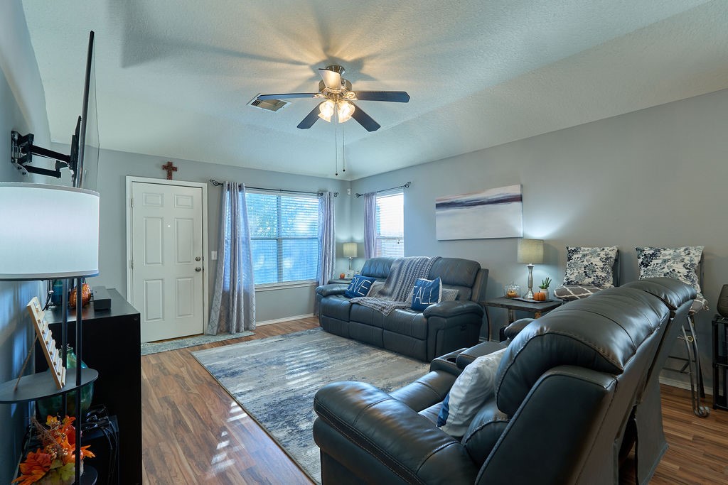 Bright, airy, and welcoming! A comfortable living space filled with natural light, perfect for relaxing or entertaining. Bright, airy, and welcoming! A comfortable living space filled with natural light, perfect for relaxing or entertaining.
