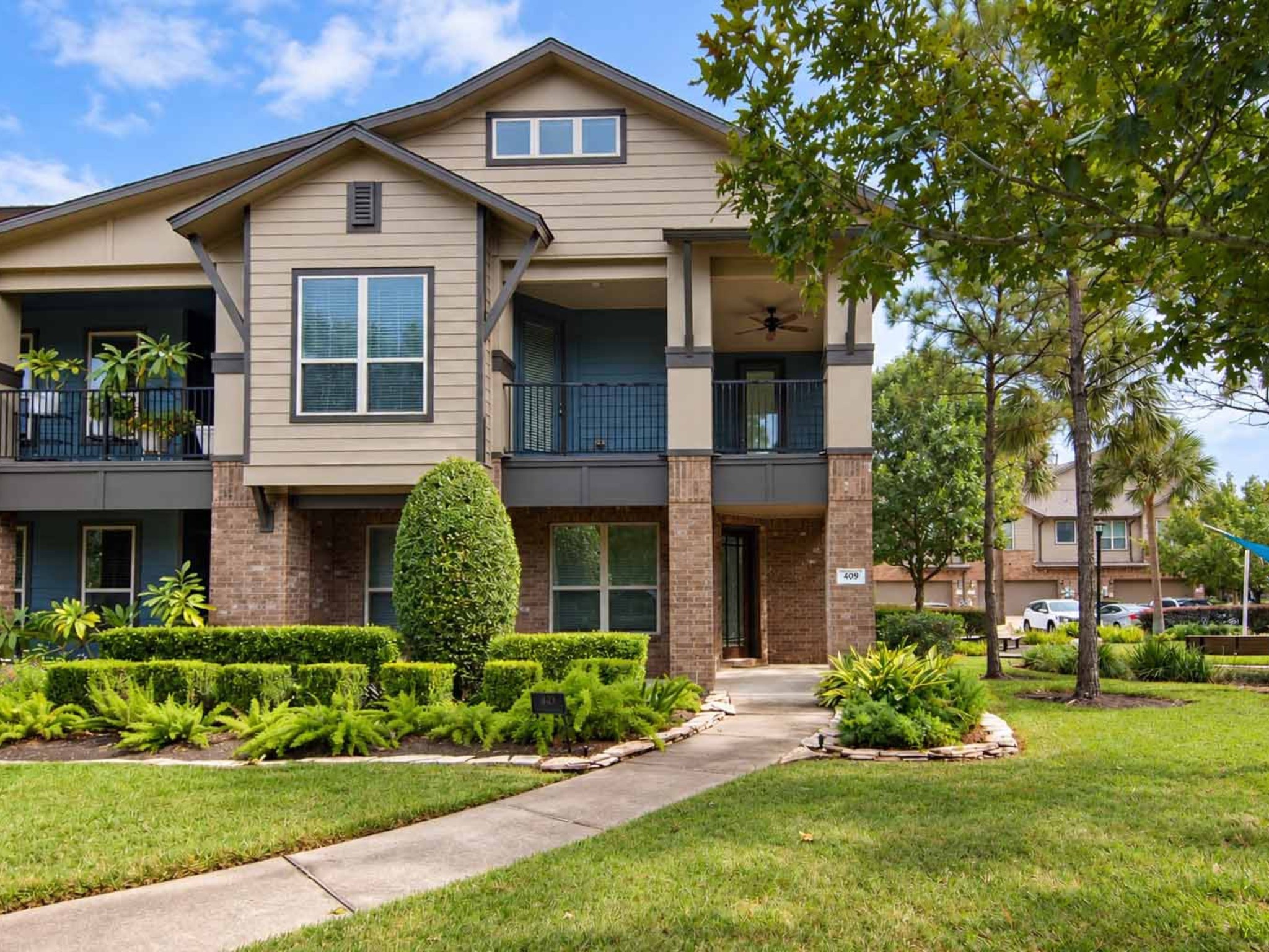 409 Via Regatta Drive, Webster, TX 77598