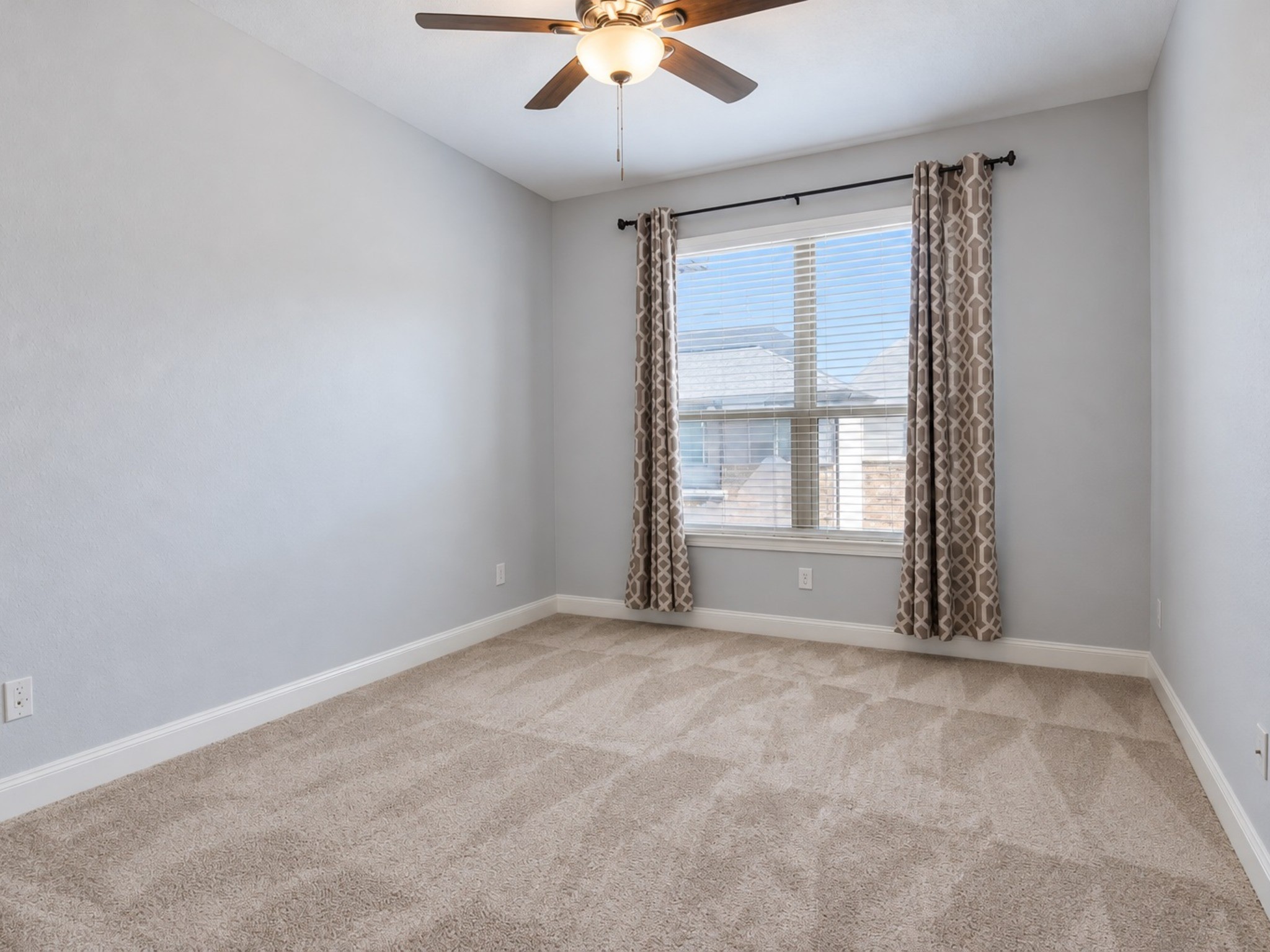 409 Via Regatta Drive, Webster, TX 77598