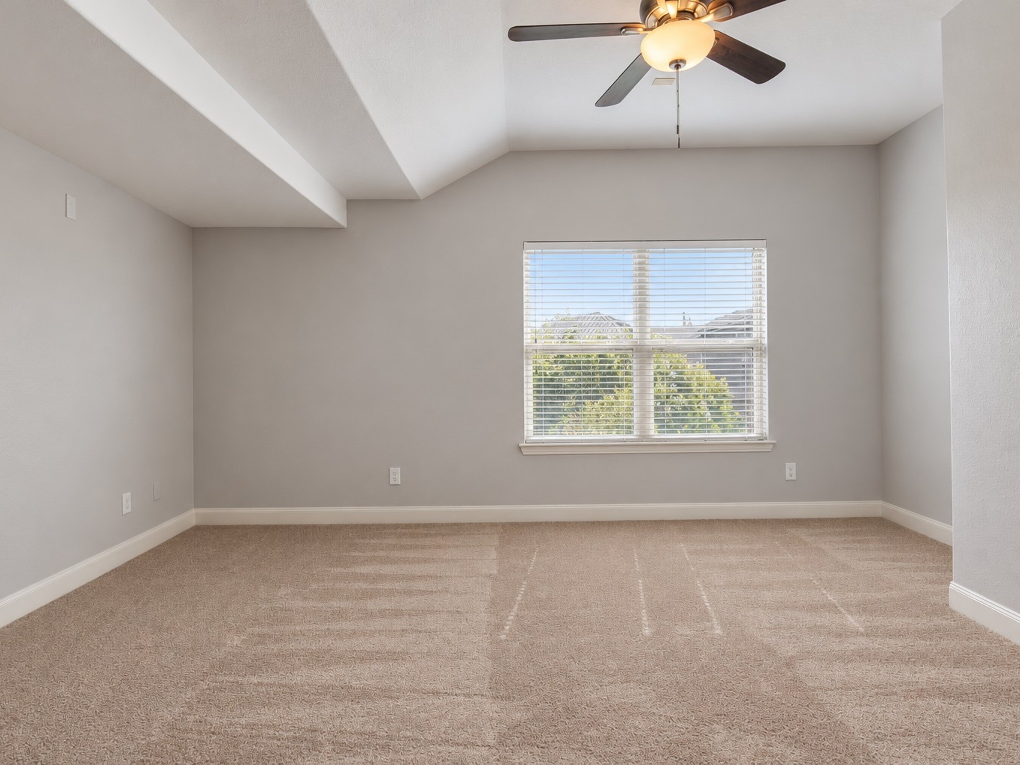 409 Via Regatta Drive, Webster, TX 77598