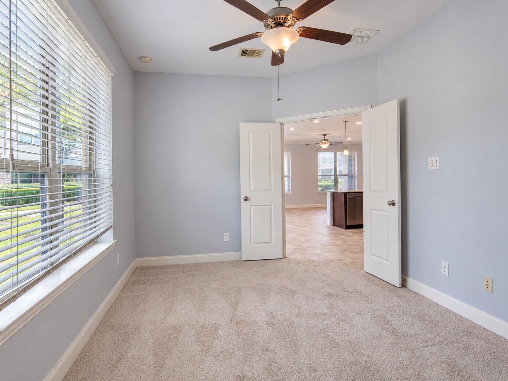 409 Via Regatta Drive, Webster, TX 77598