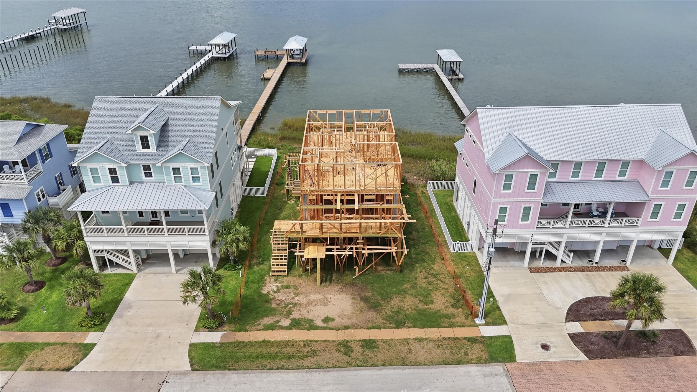 Cutsom built 4 bedroom 4.5 bathroom with 2 primary suites Cutsom built 4 bedroom 4.5 bathroom with 2 primary suites