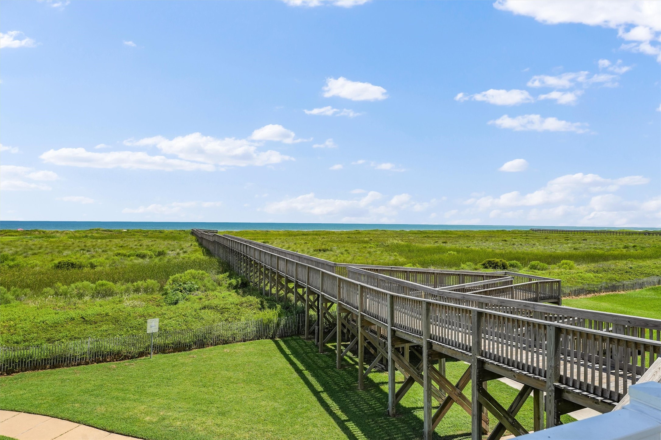 A private bridge leads directly to
the beach, ensuring quick and
easy access for residents and
guests.