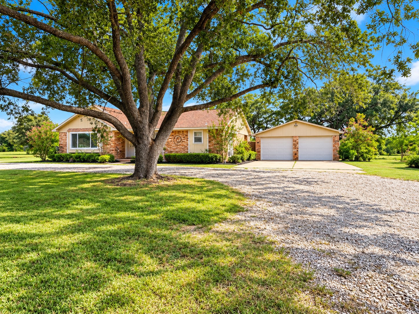 Spacious driveway