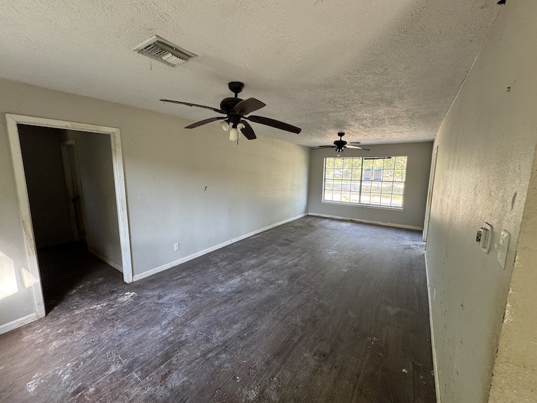 7818 Pin Oak Road, Alvin, TX 77511 7818 Pin Oak Road, Alvin, TX 77511