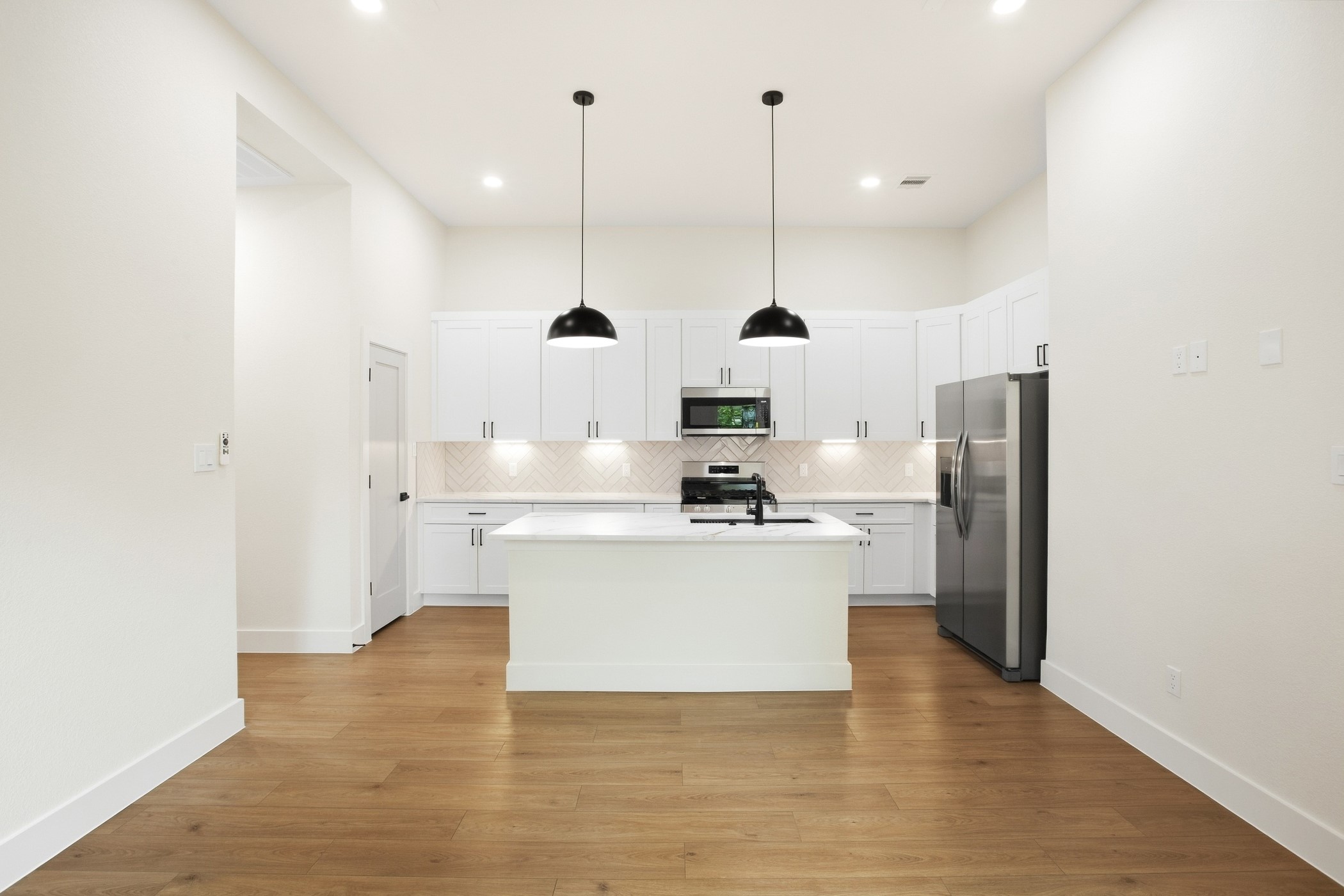 Bright kitchen with generous workspace and a streamlined layout.
