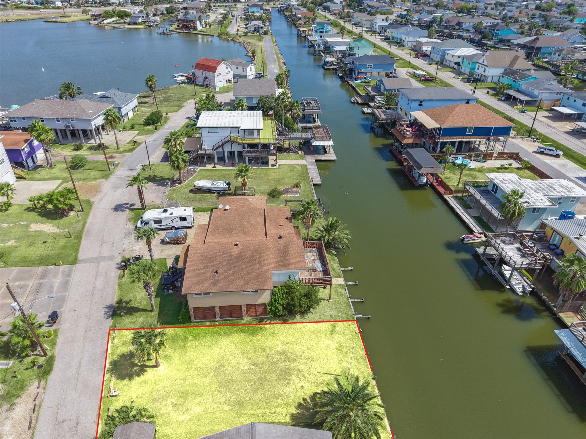 Along the canal looking down Lakeside Drive, with the lot at the bottom of the frame. The canal runs out toward the bay, so open water is close. Harborwalk Bait Shop is about 2.6 miles away.