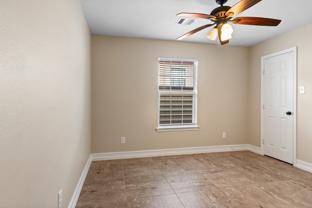 3723 Putnam Drive, Bacliff, TX 77518