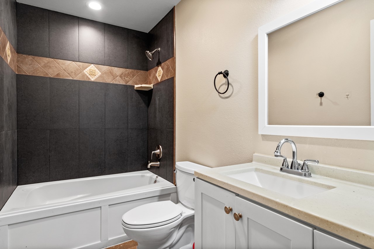 3723 Putnam Drive, Bacliff, TX 77518
