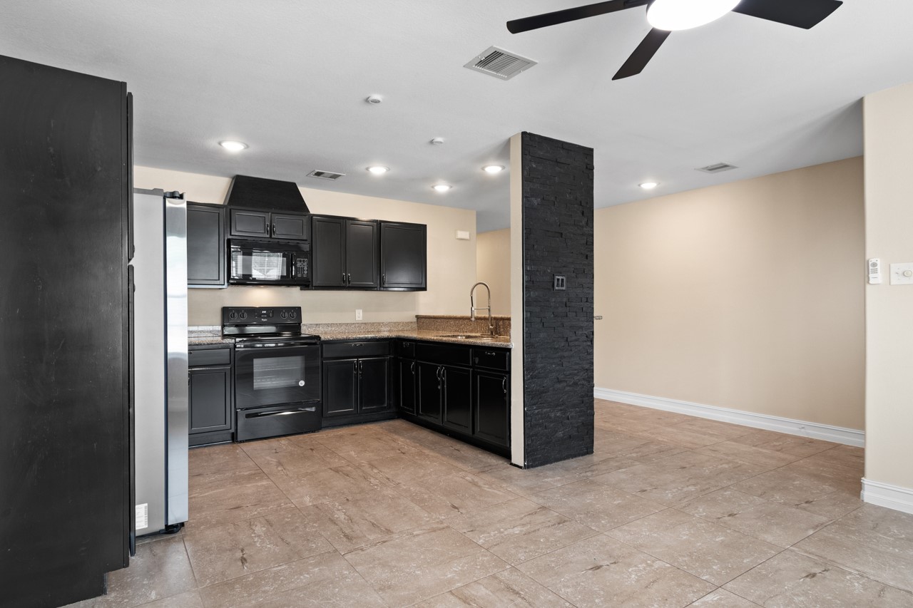 3723 Putnam Drive, Bacliff, TX 77518