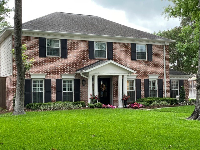 Incredible location, south of Memorial in highly desired Wilchester West. Beautiful Georgian 4/2/1 is located on a quiet cul de sac w/in walking distance to Terry Hershey Hike & Bike Trails. Showings start Wed., Oct. 21.