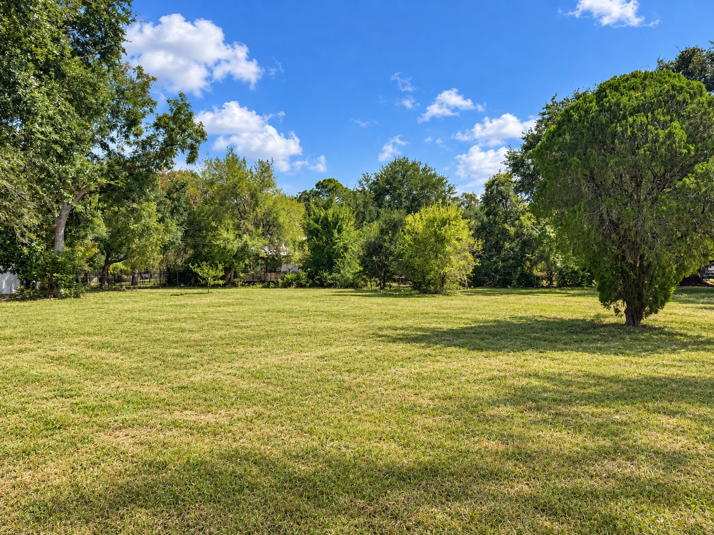 2211 Erickson Street, La Marque, TX 77568 2211 Erickson Street, La Marque, TX 77568