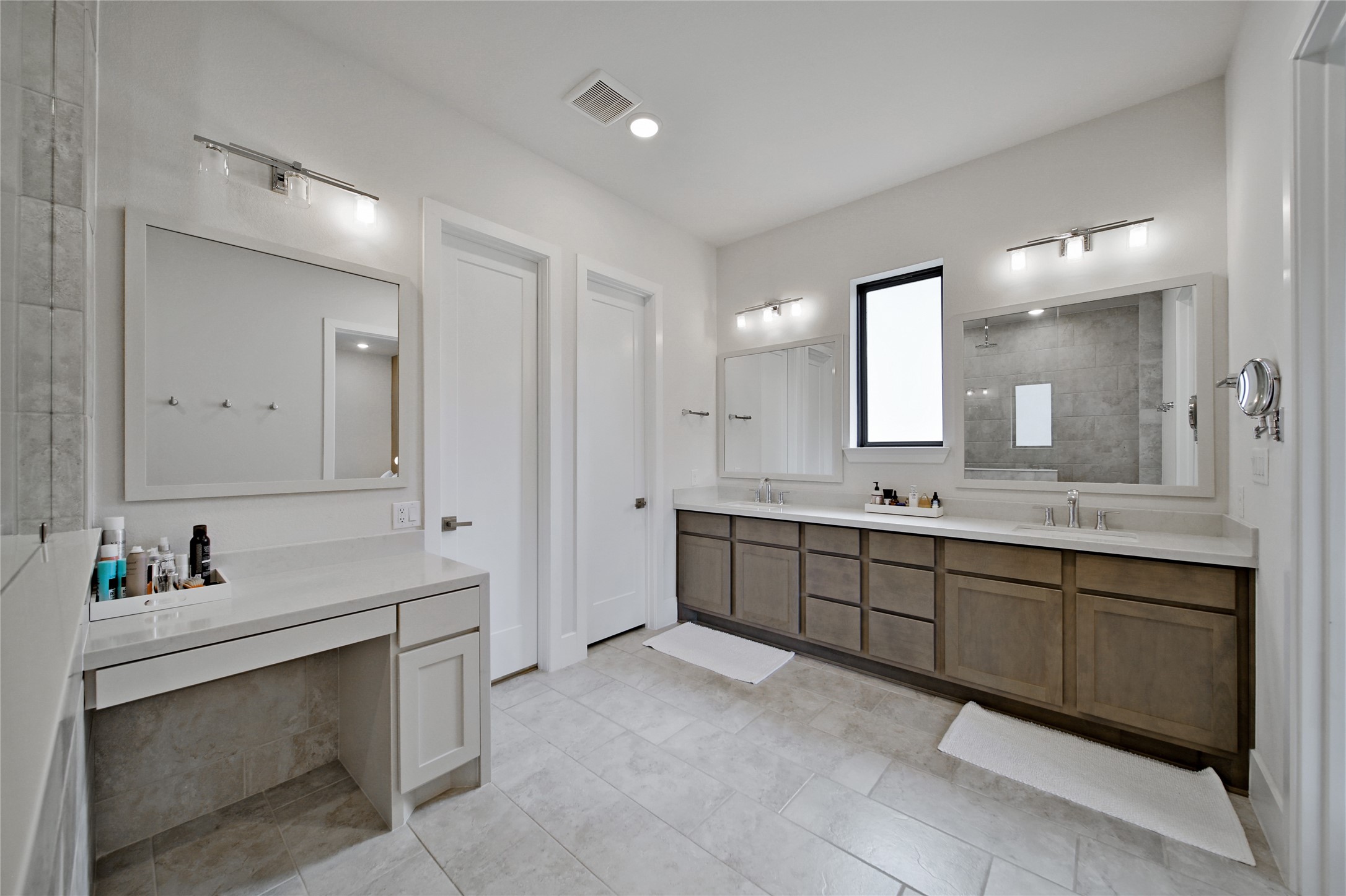 Check out the drawers on Vanity.