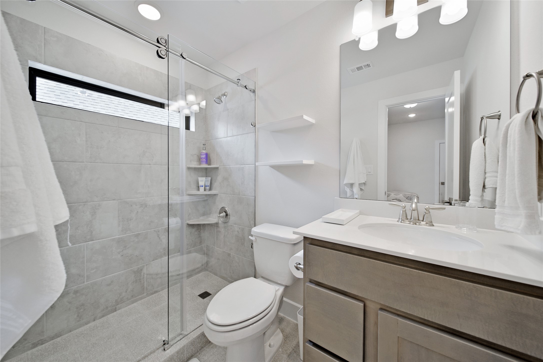 In-suite Bath 4 Mudset