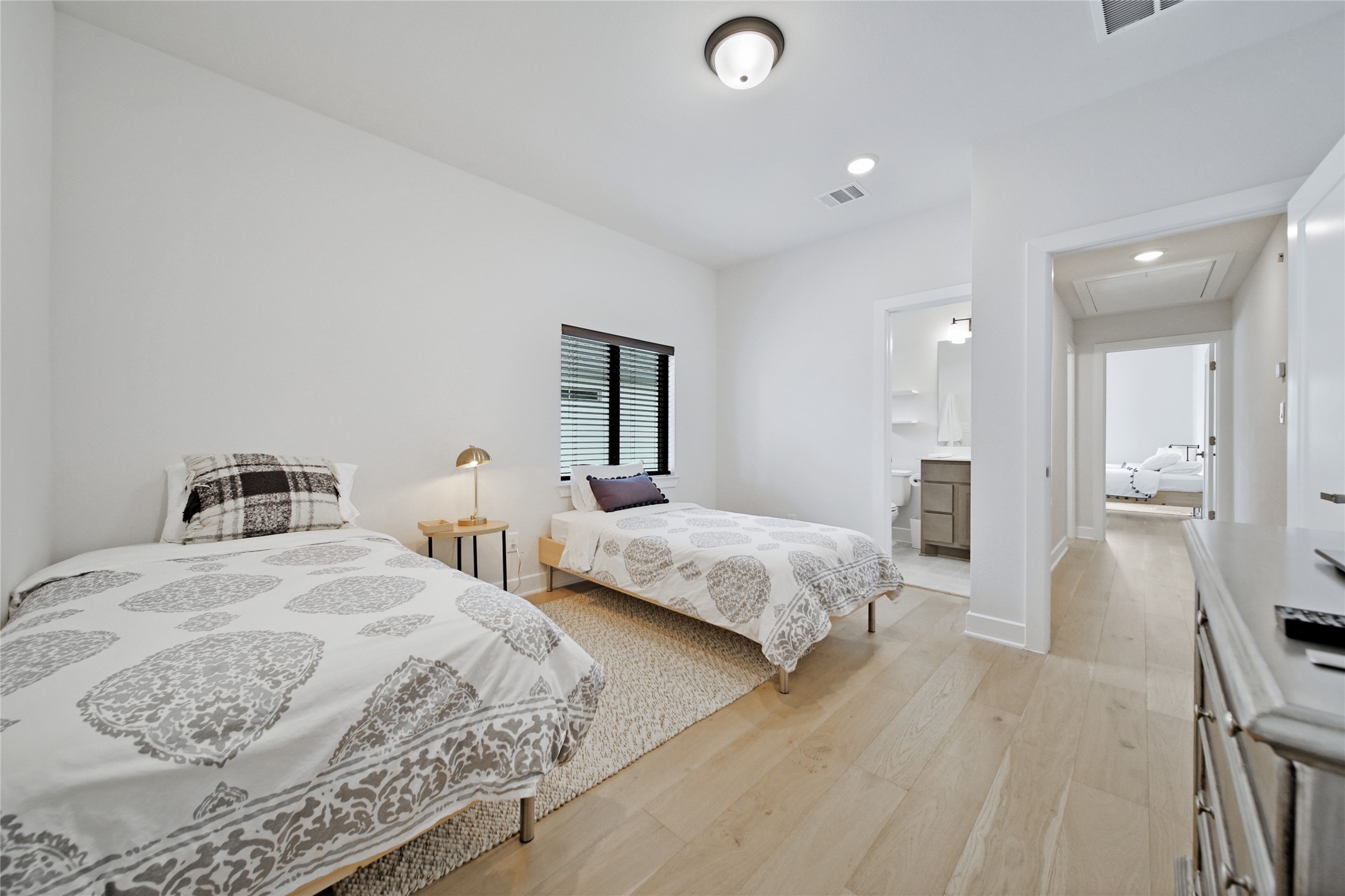 Bed 4 Up