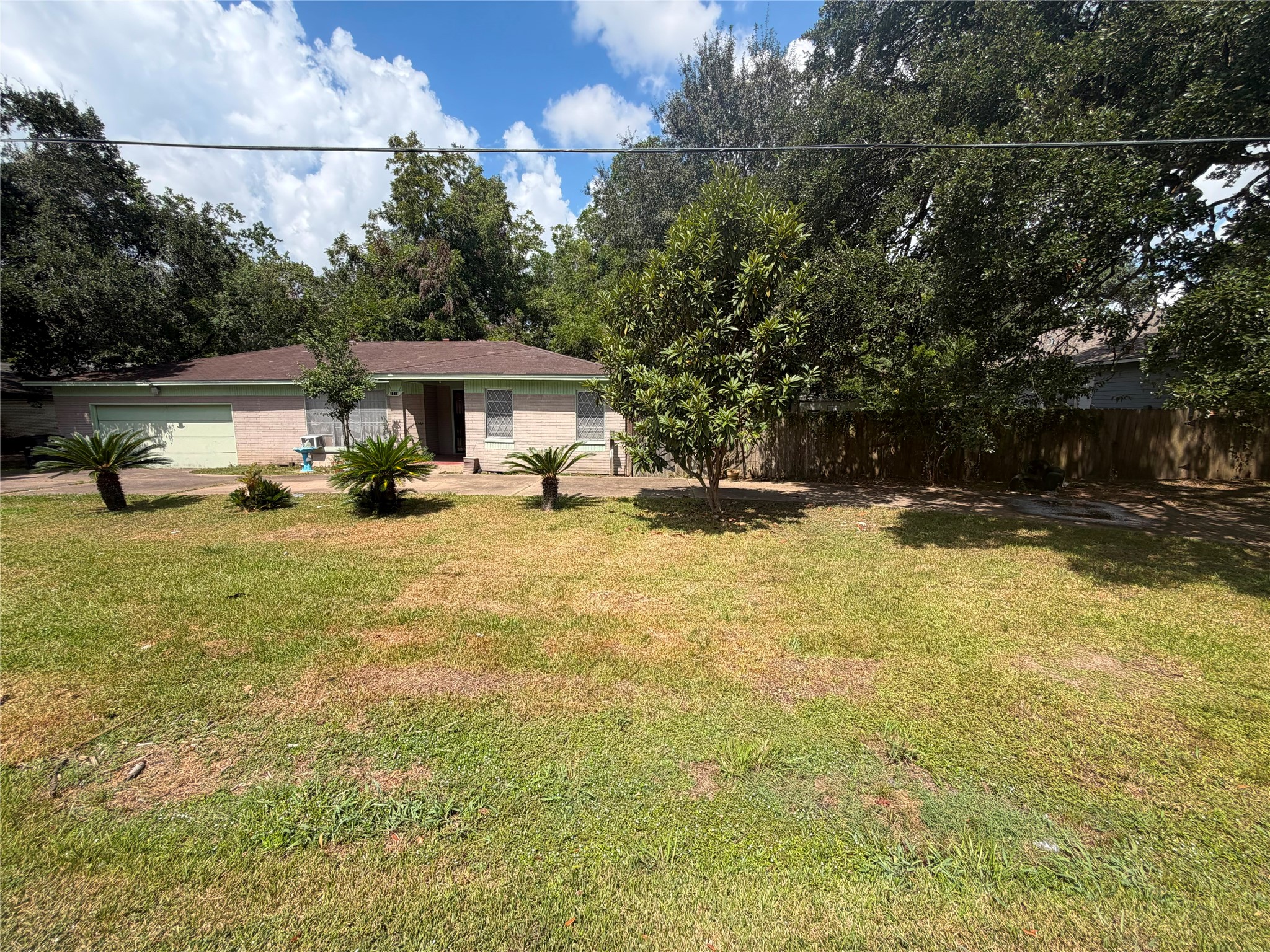 1714 W Sealy Street, Alvin, TX 77511