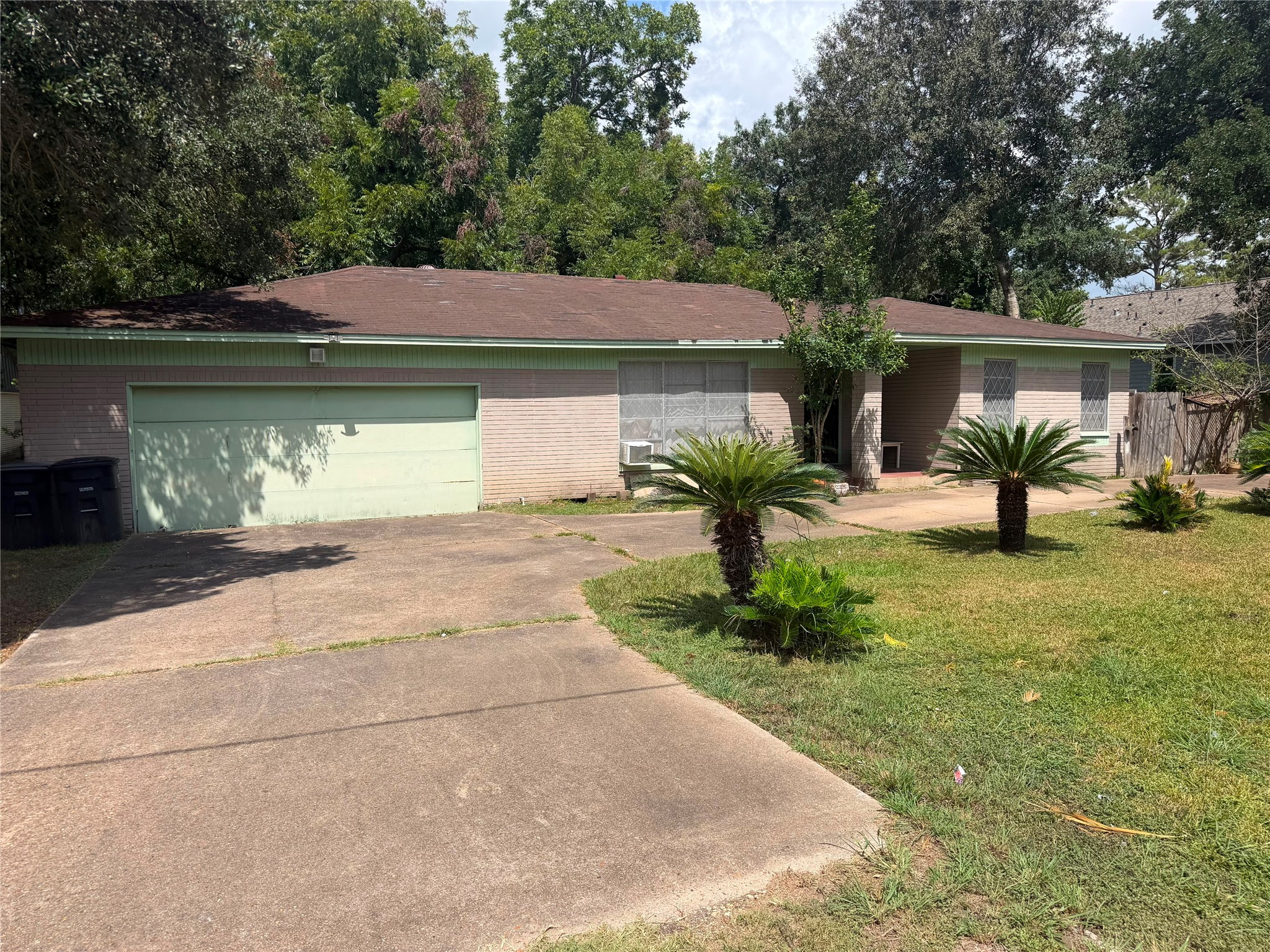 1714 W Sealy Street, Alvin, TX 77511 1714 W Sealy Street, Alvin, TX 77511