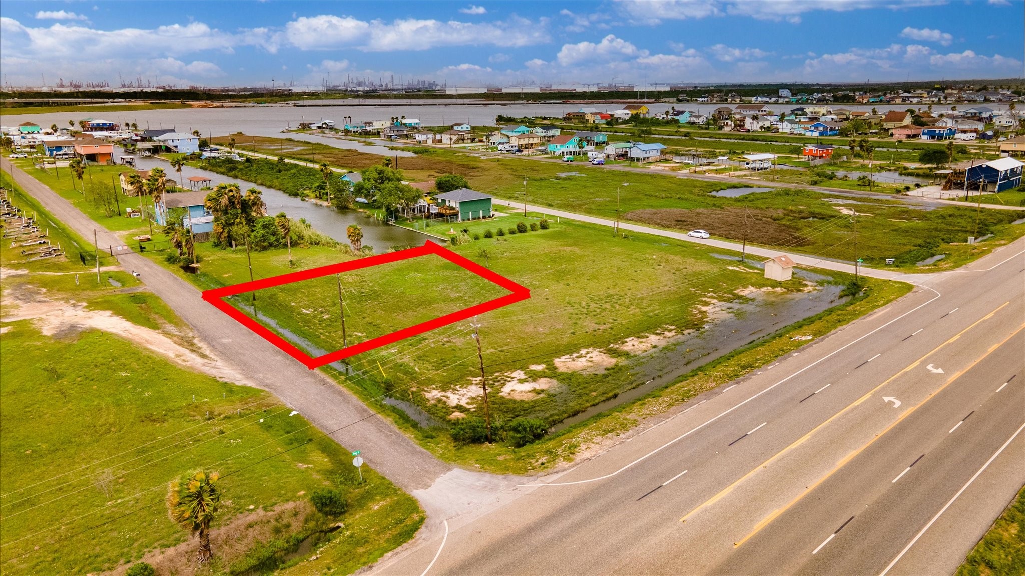 39 & 40 Beau Rue, Hitchcock, TX 77563
