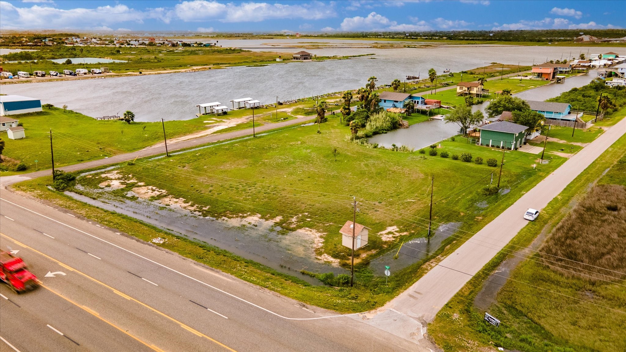 39 & 40 Beau Rue, Hitchcock, TX 77563