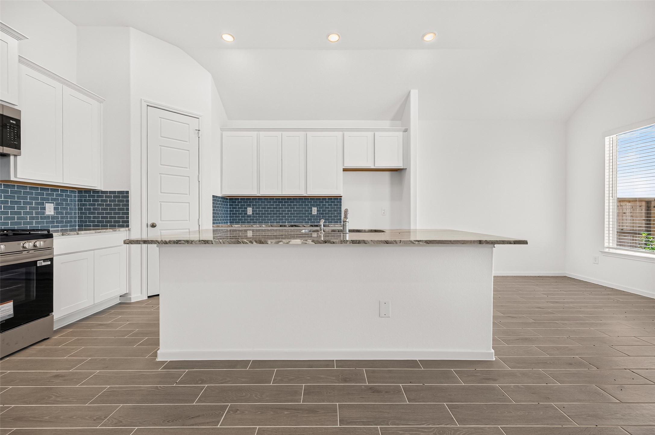 1056 Apple Ridge Road, Magnolia, TX 77355