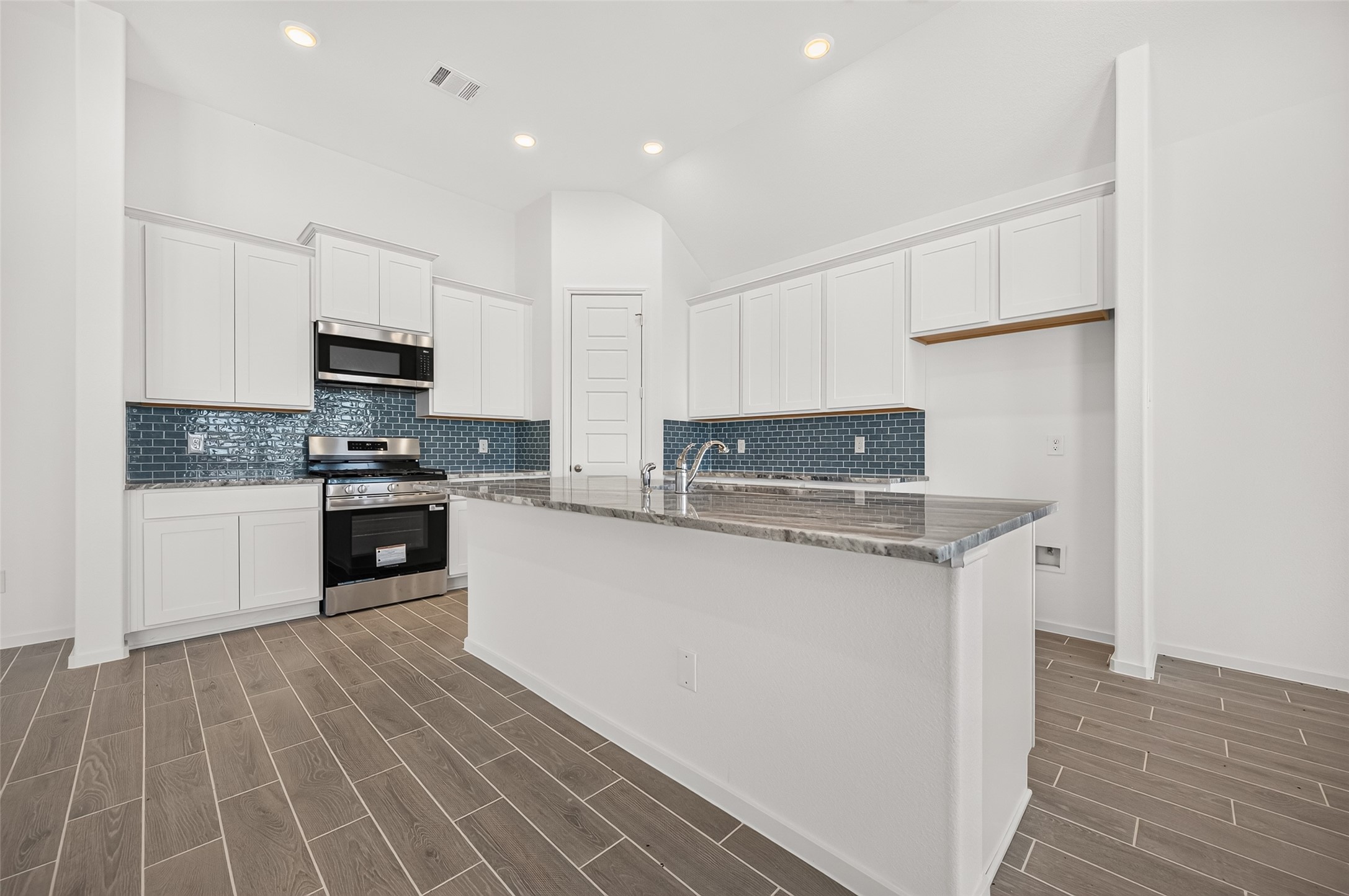1056 Apple Ridge Road, Magnolia, TX 77355