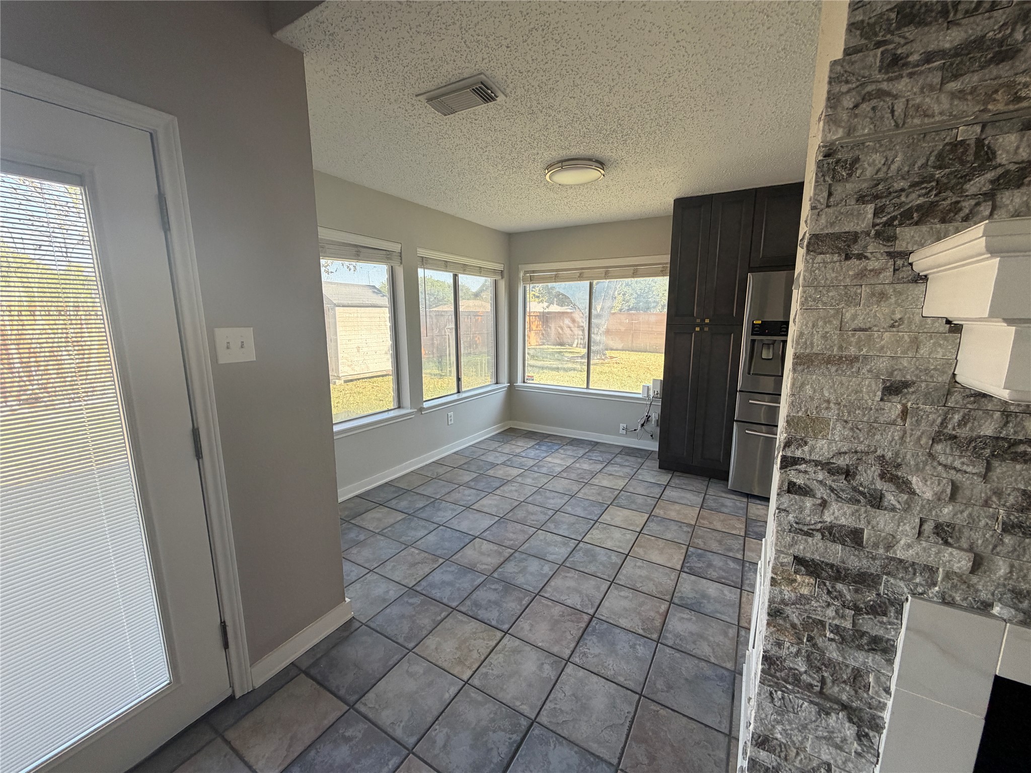 455 Oakdale Drive, Stafford, TX 77477