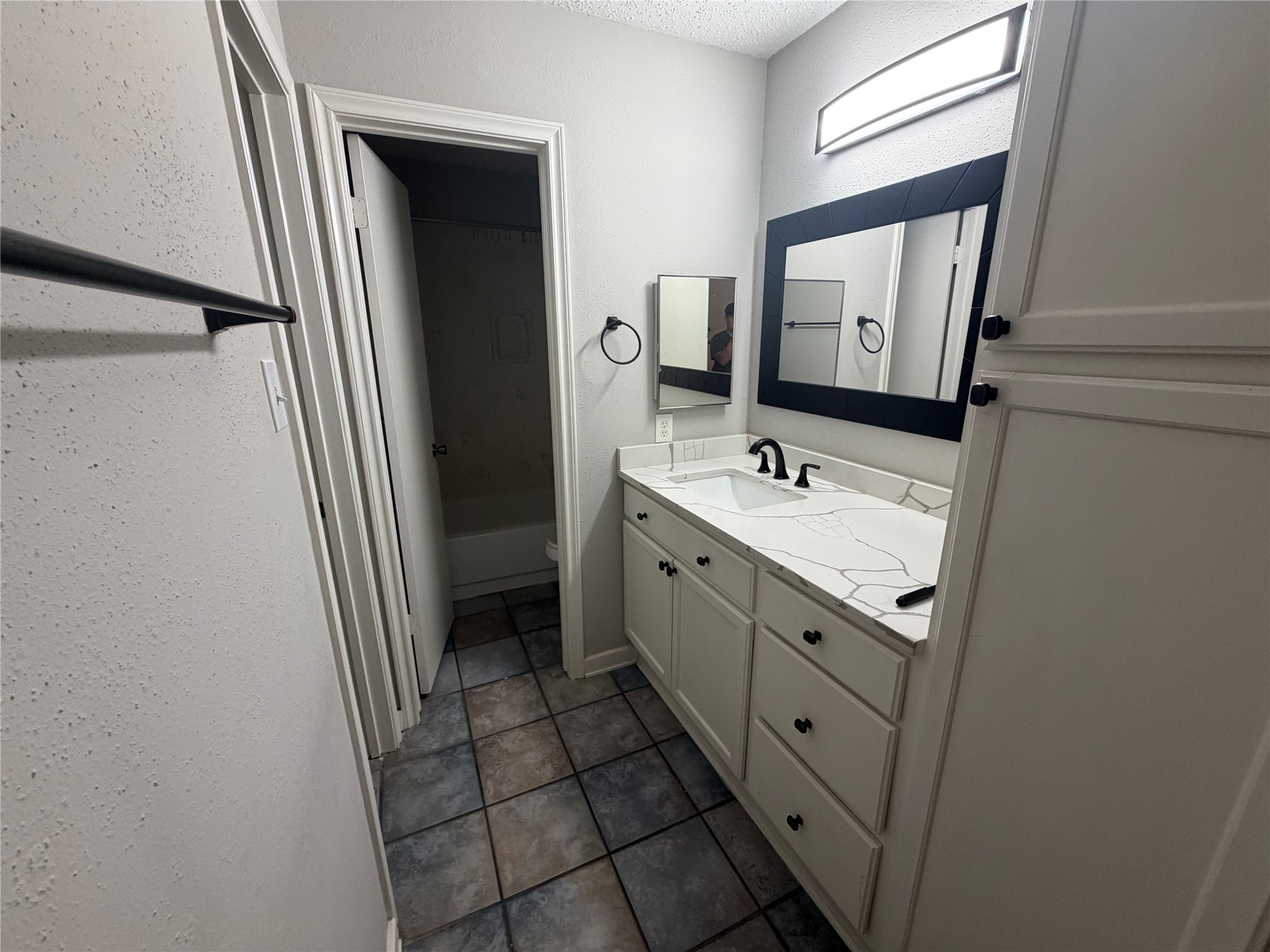 455 Oakdale Drive, Stafford, TX 77477