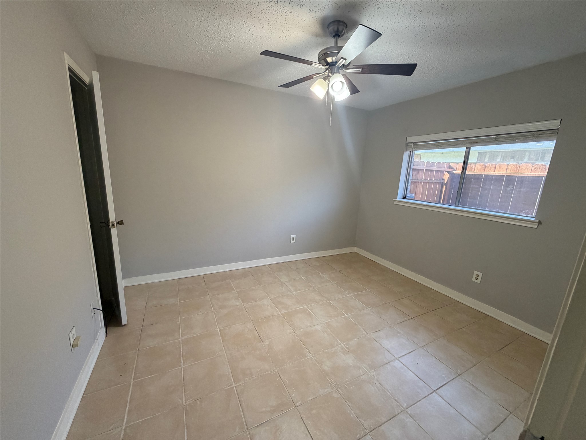 455 Oakdale Drive, Stafford, TX 77477