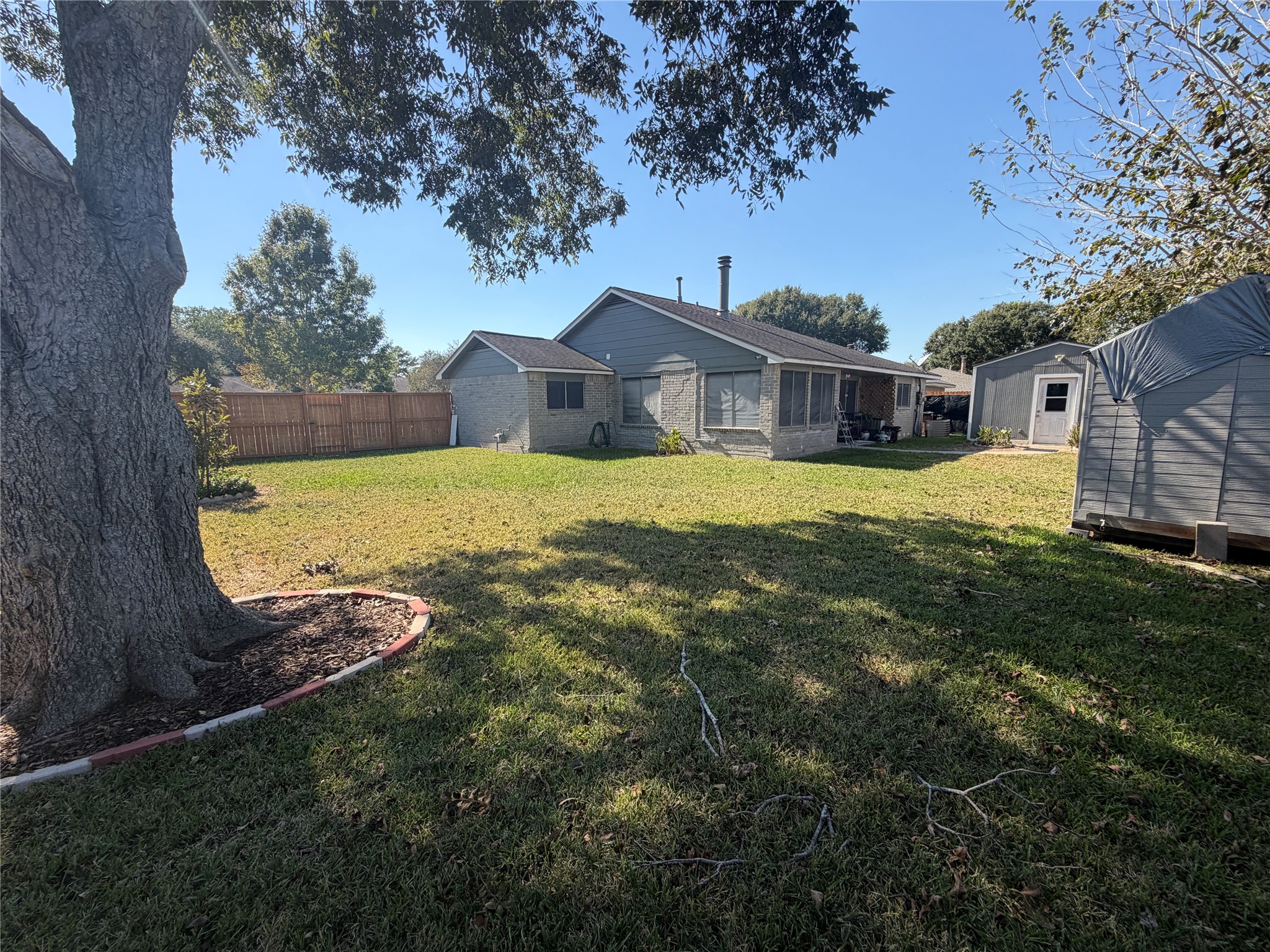 455 Oakdale Drive, Stafford, TX 77477