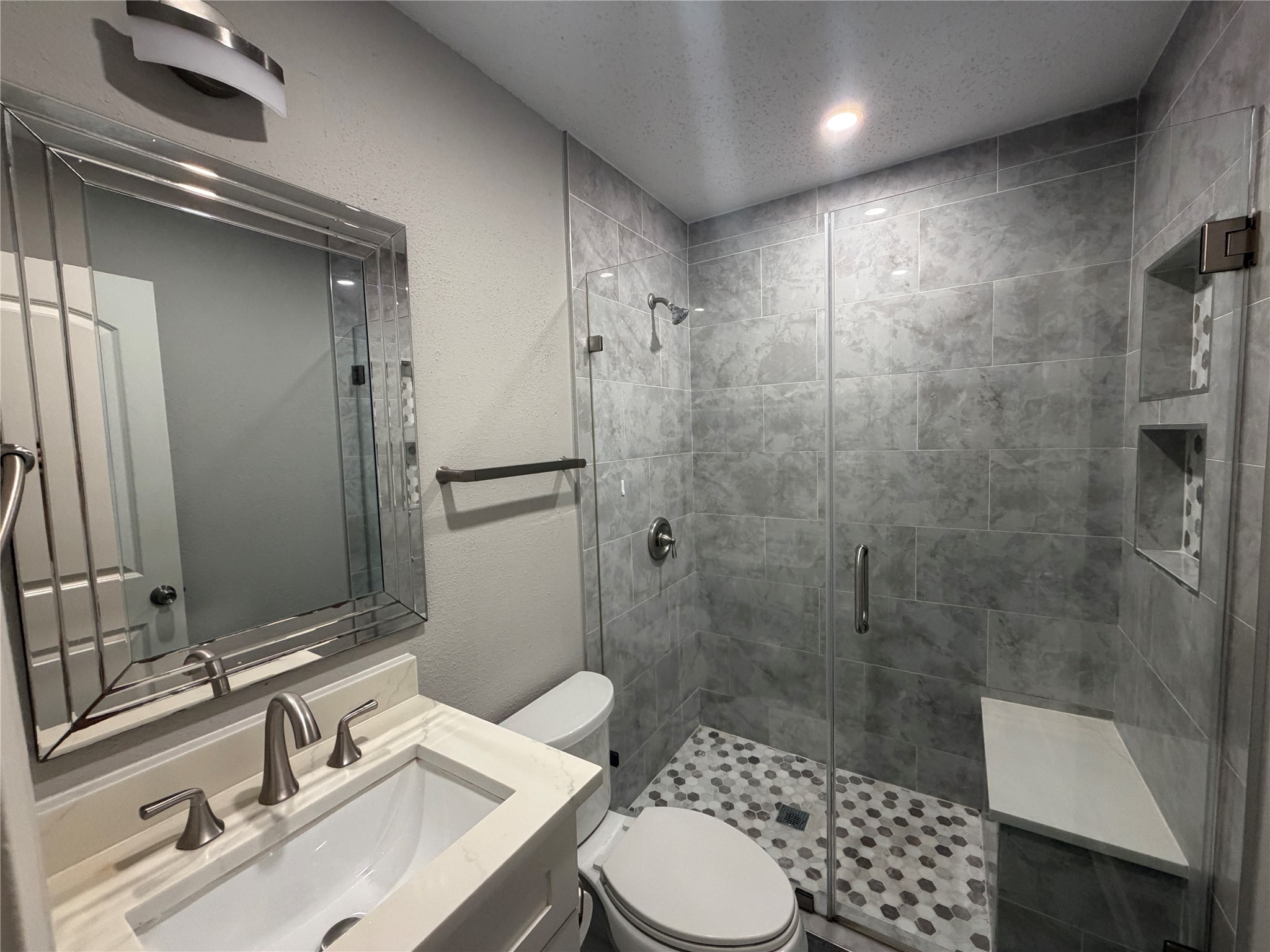 455 Oakdale Drive, Stafford, TX 77477