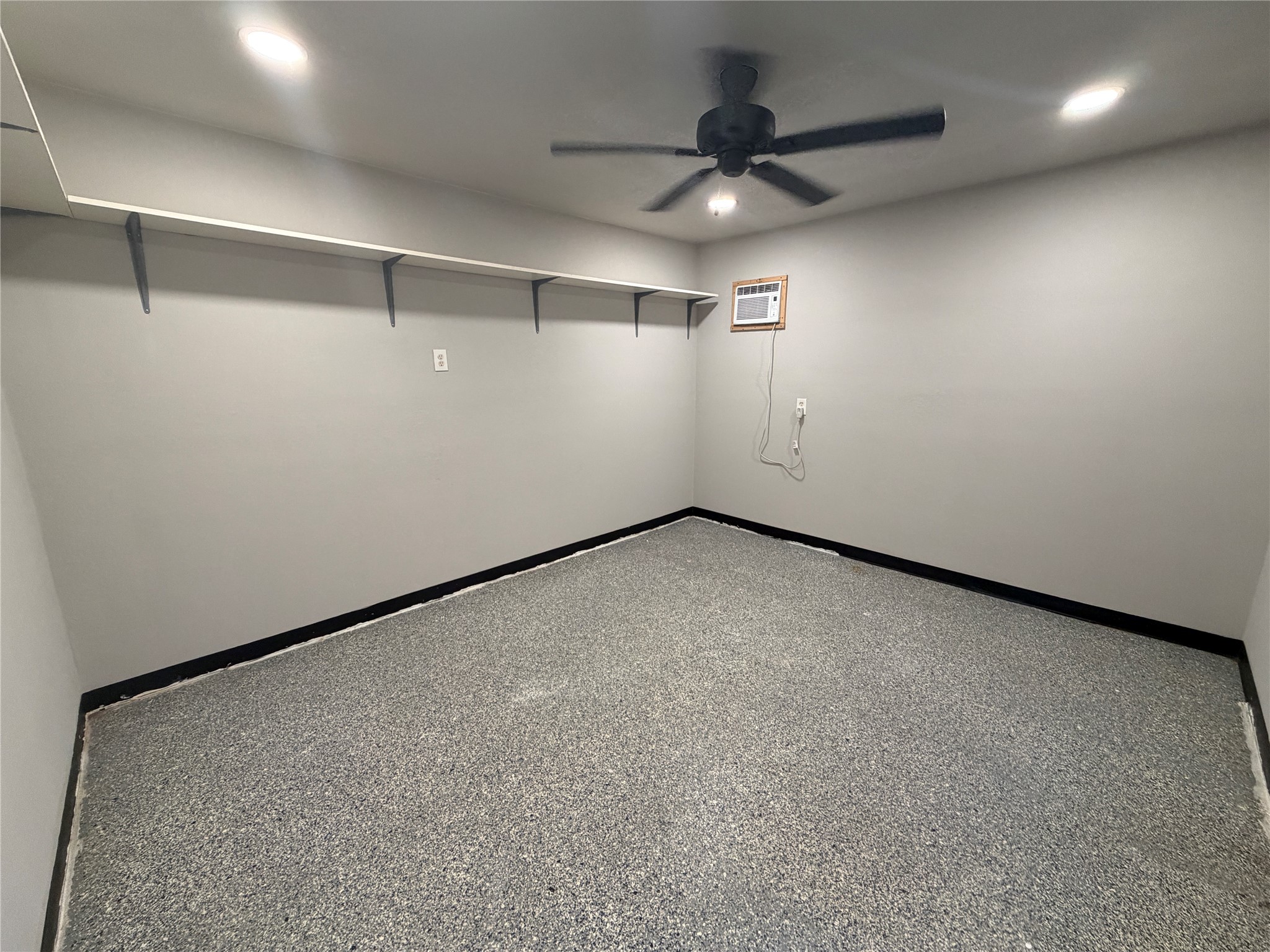 455 Oakdale Drive, Stafford, TX 77477