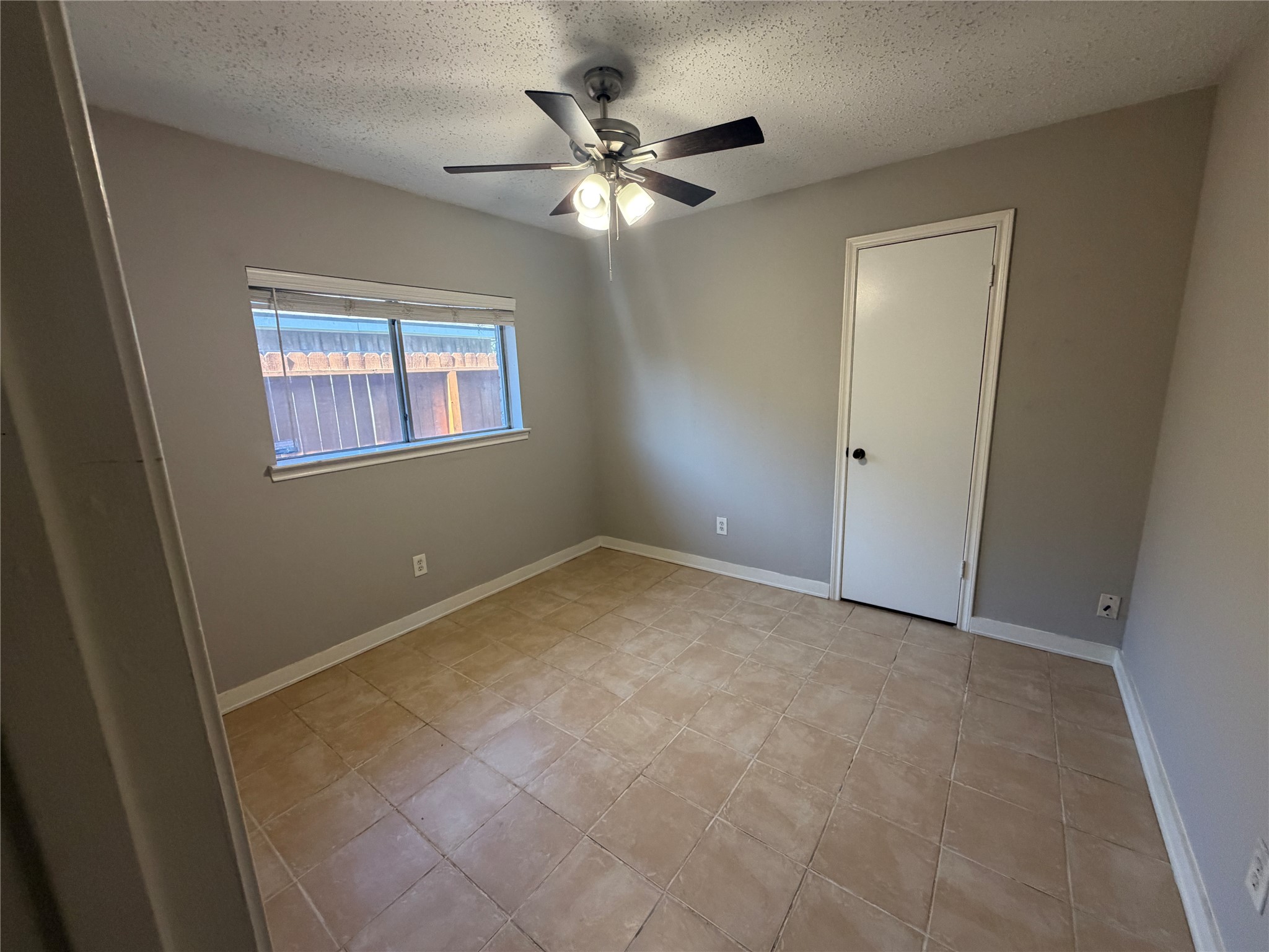 455 Oakdale Drive, Stafford, TX 77477
