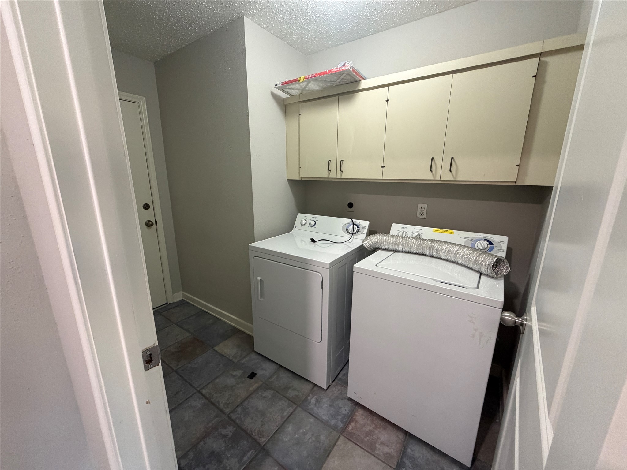 455 Oakdale Drive, Stafford, TX 77477