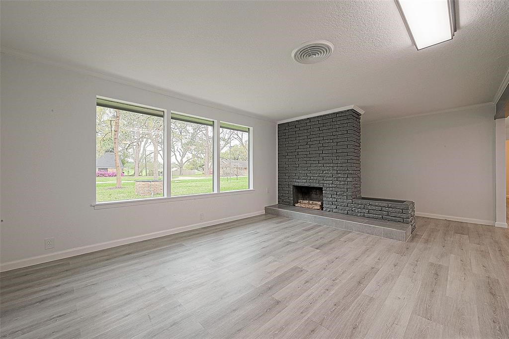 1209 Pine Street, Alvin, TX 77511