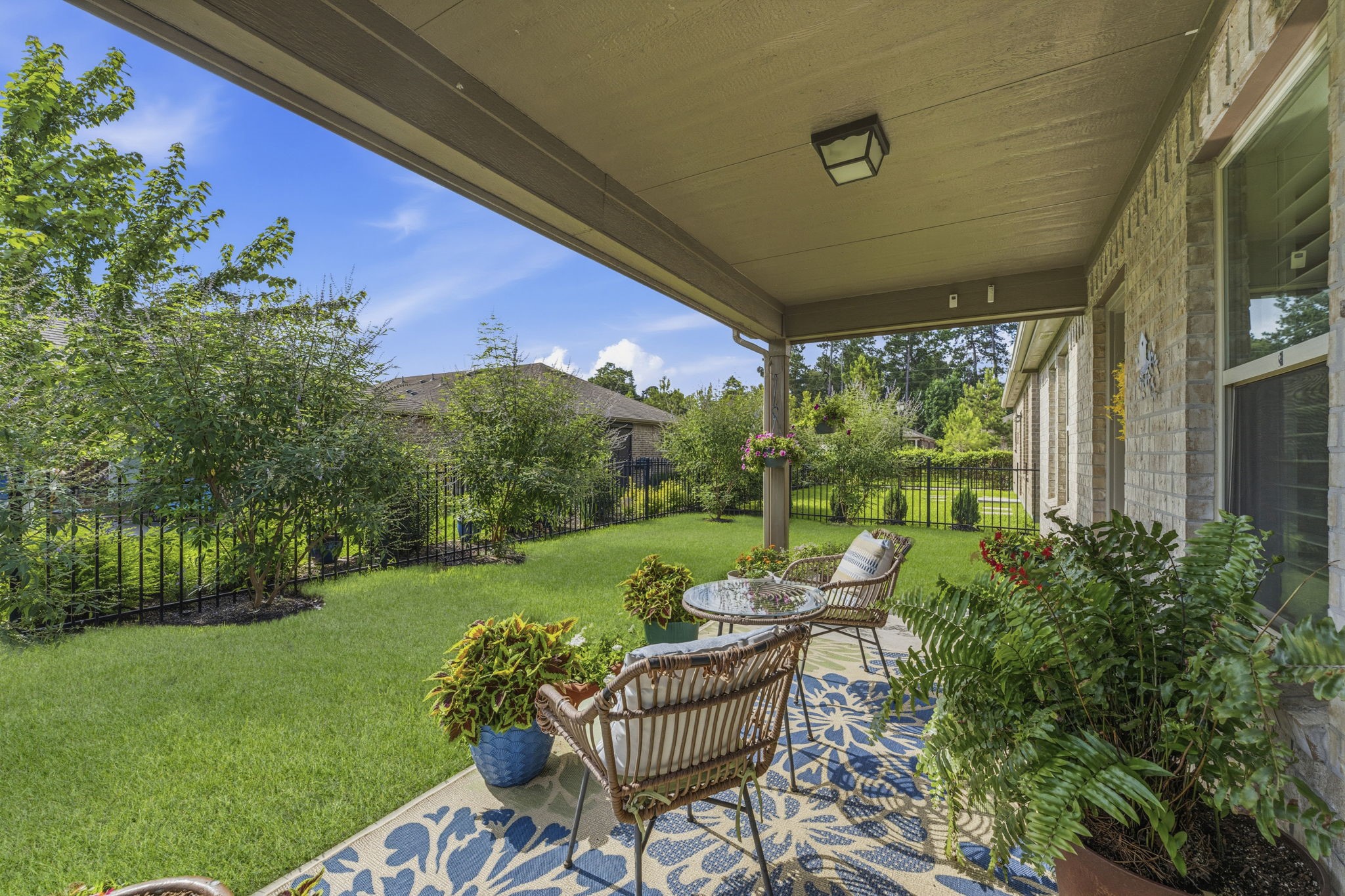 410 Thistle Thorn Drive, The Woodlands, TX 77382