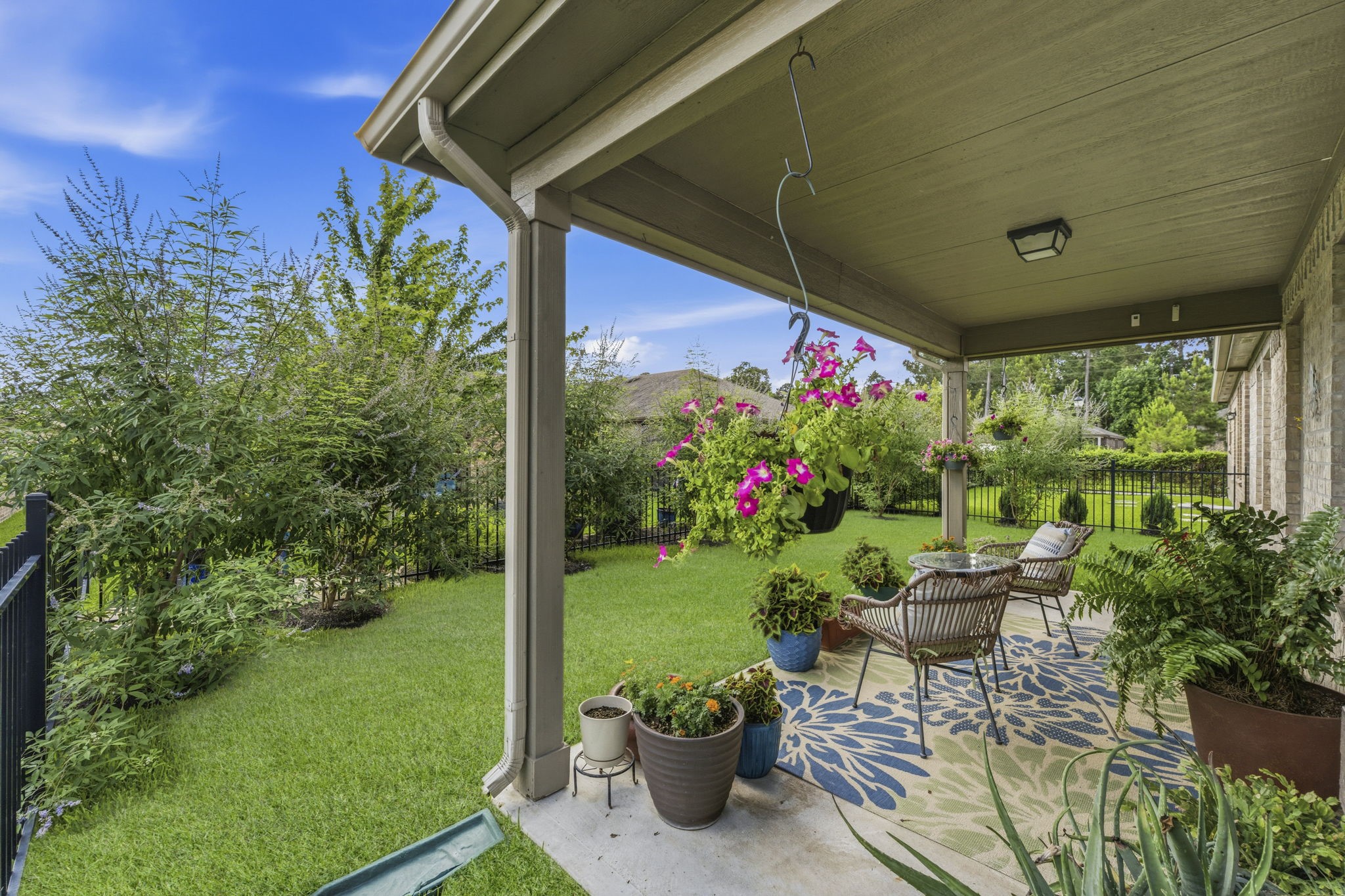 410 Thistle Thorn Drive, The Woodlands, TX 77382