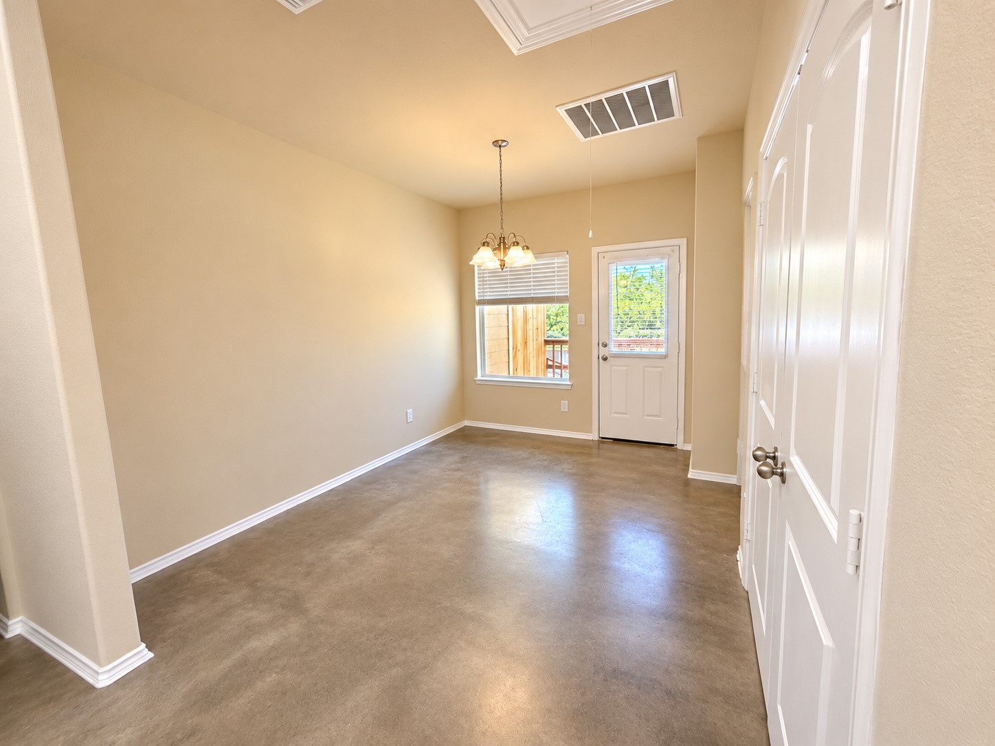 15679 Sycamore Drive, Montgomery, TX 77356