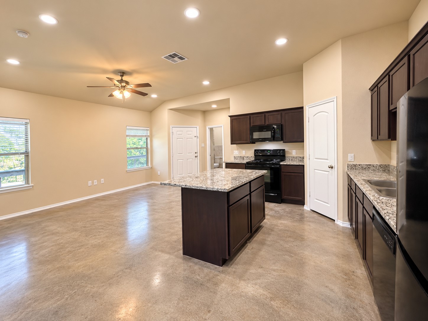15679 Sycamore Drive, Montgomery, TX 77356