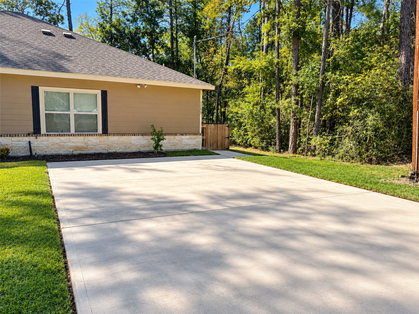 15679 Sycamore Drive, Montgomery, TX 77356