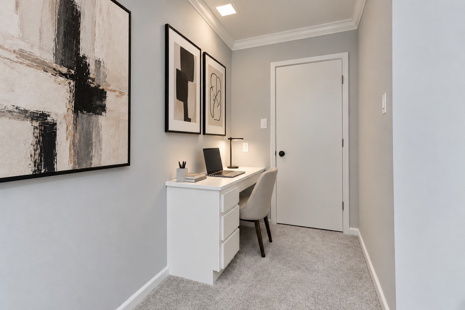 NOTE: This room has been virtually staged