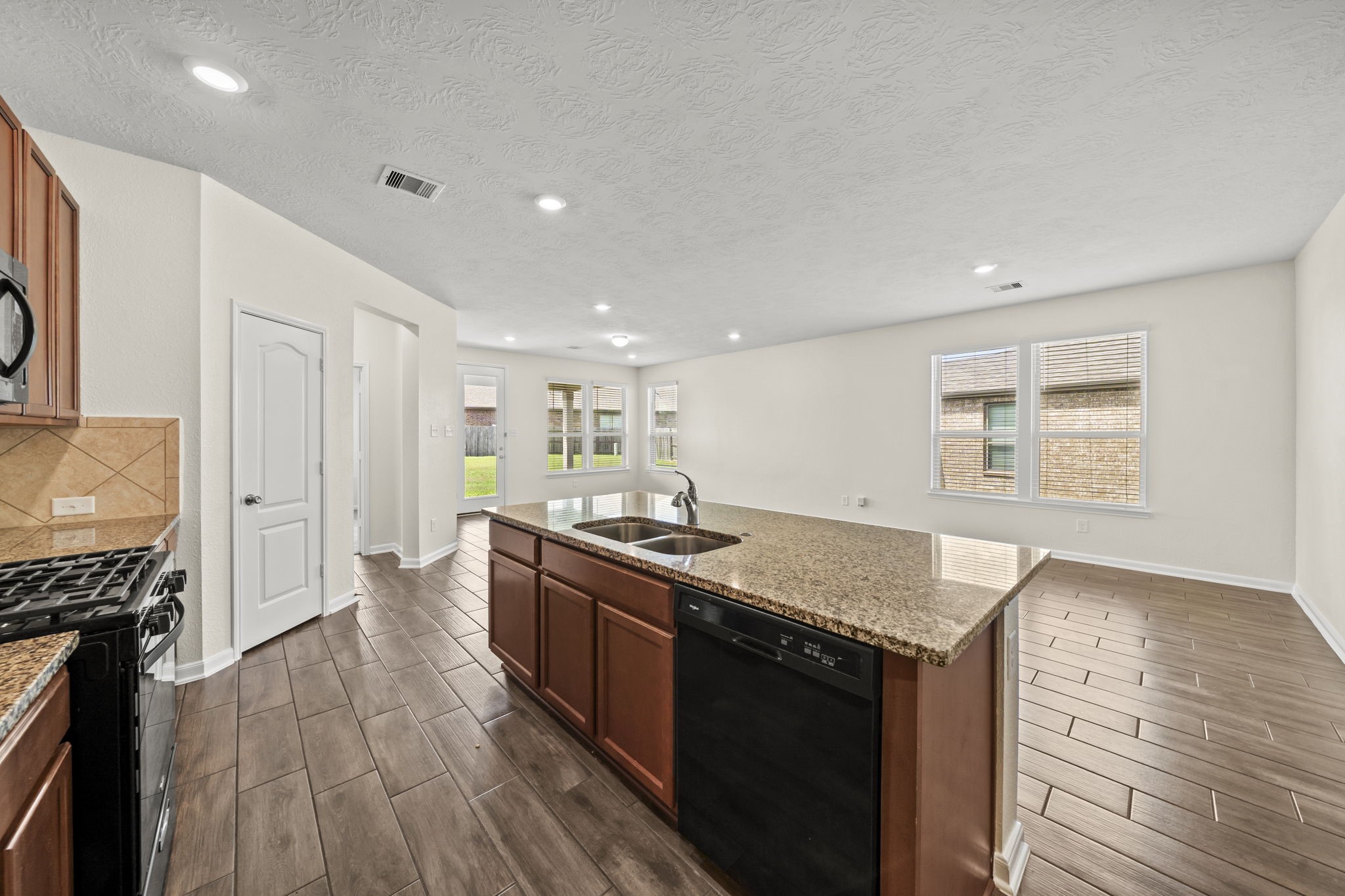 8908 Bear Mountain Court, Magnolia, TX 77354