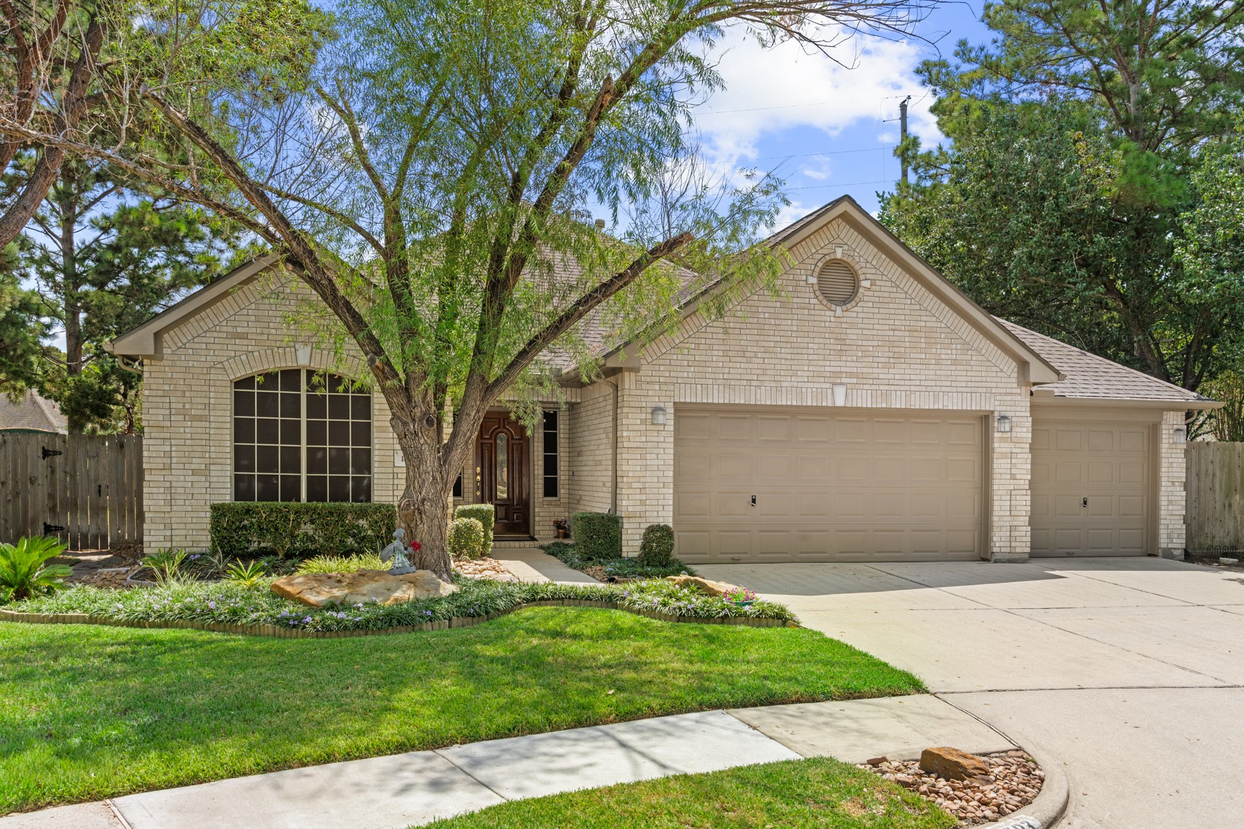 This well-maintained property is ready to be your new home!